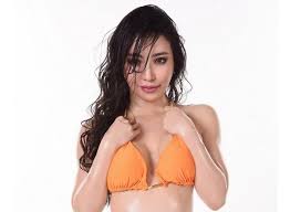 Exploring the Allure of Brunette Cam Girls